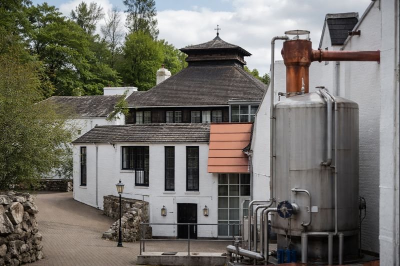 Growth chart and cask silhouette suggesting exit strategy